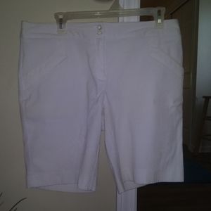 Like New~ Izod shorts